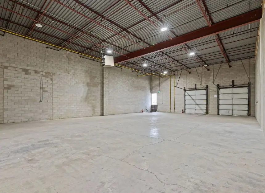 5566 Tomken industrial units, warehouse